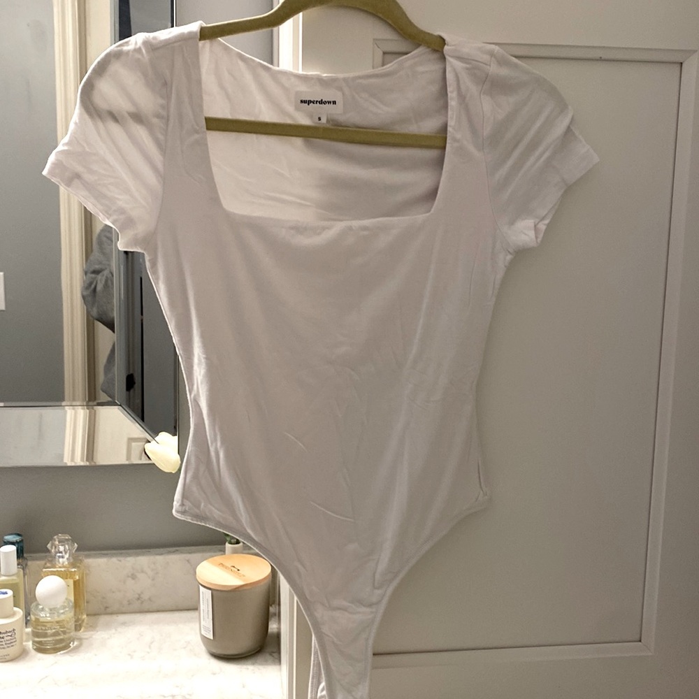 Superdown- white square neck bodysuit